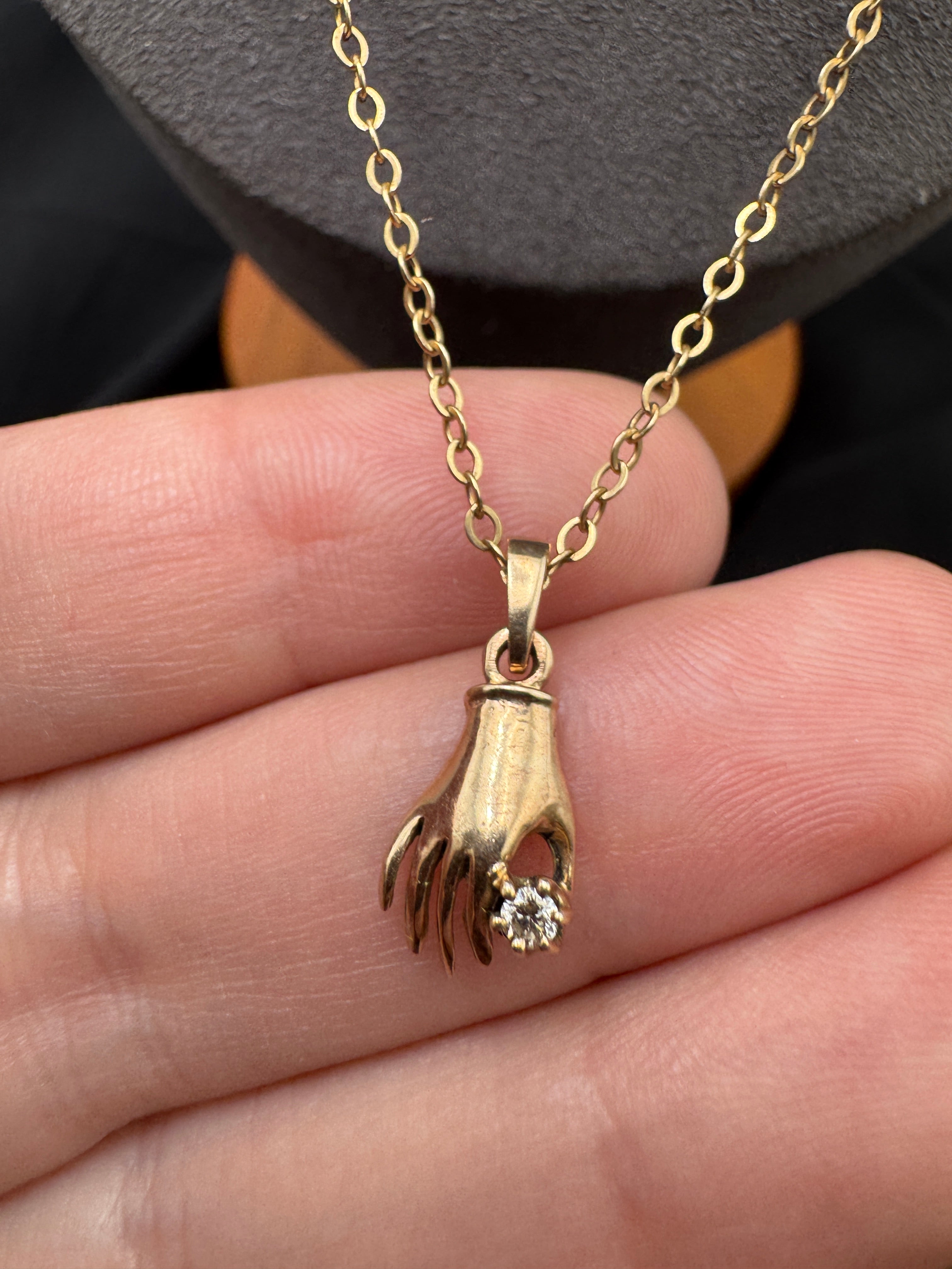 Vintage 9k gold hand pendant necklace