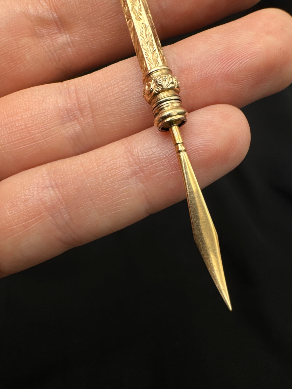 Victorian 9ct Gold Retractable Toothpick |
London Hallmarked 1891 |