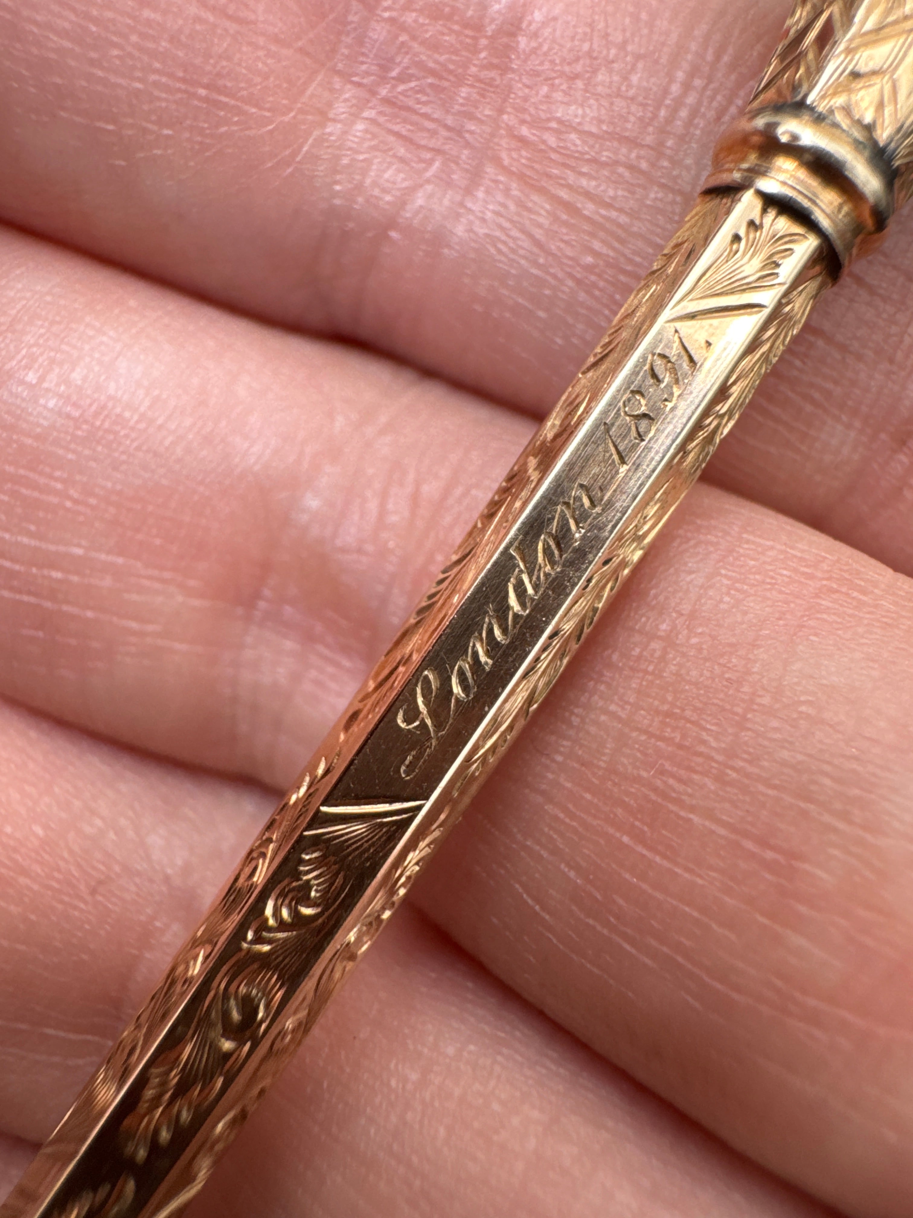 Victorian 9ct Gold Retractable Toothpick |
London Hallmarked 1891 |