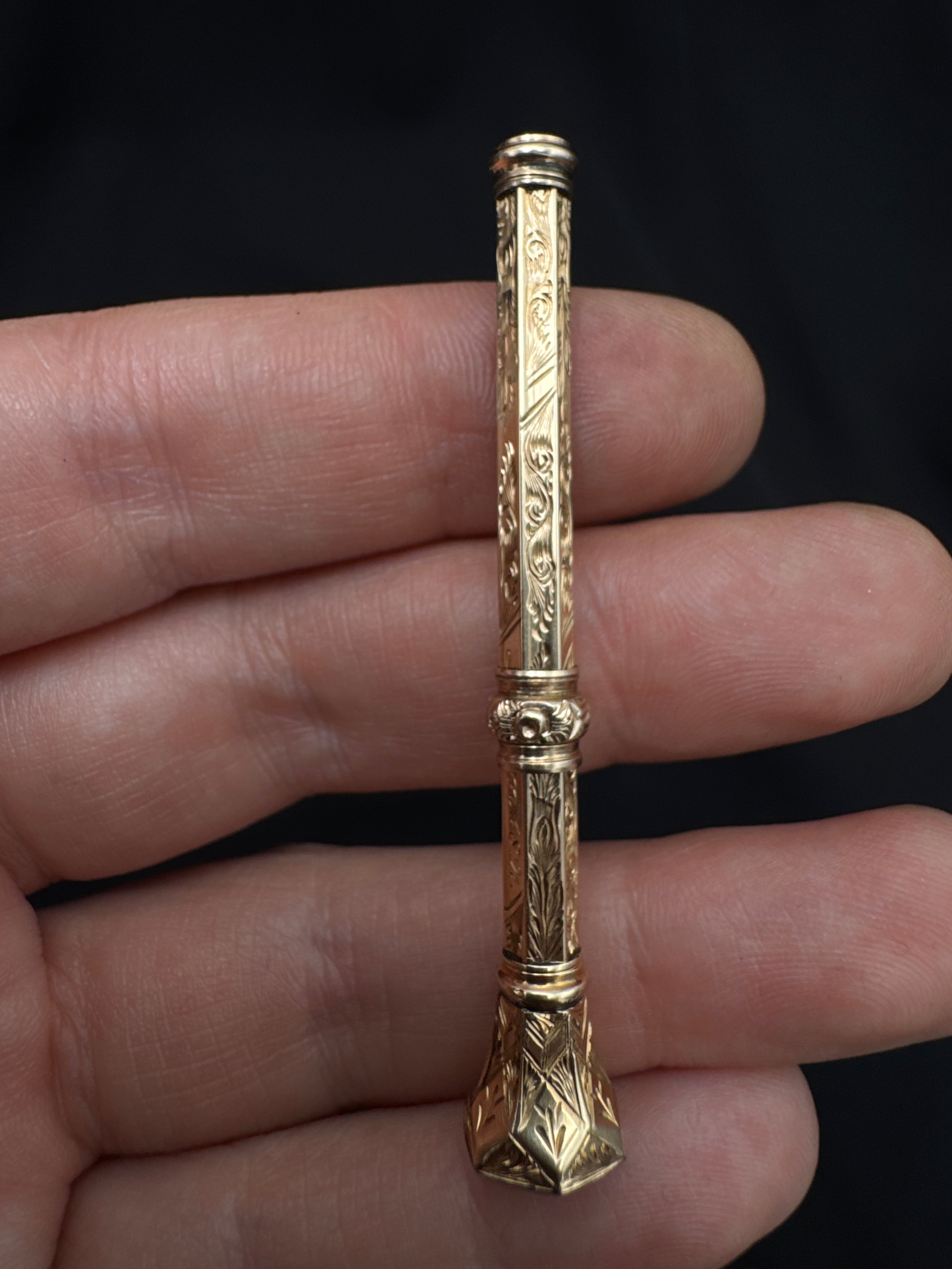Victorian 9ct Gold Retractable Toothpick |
London Hallmarked 1891 |