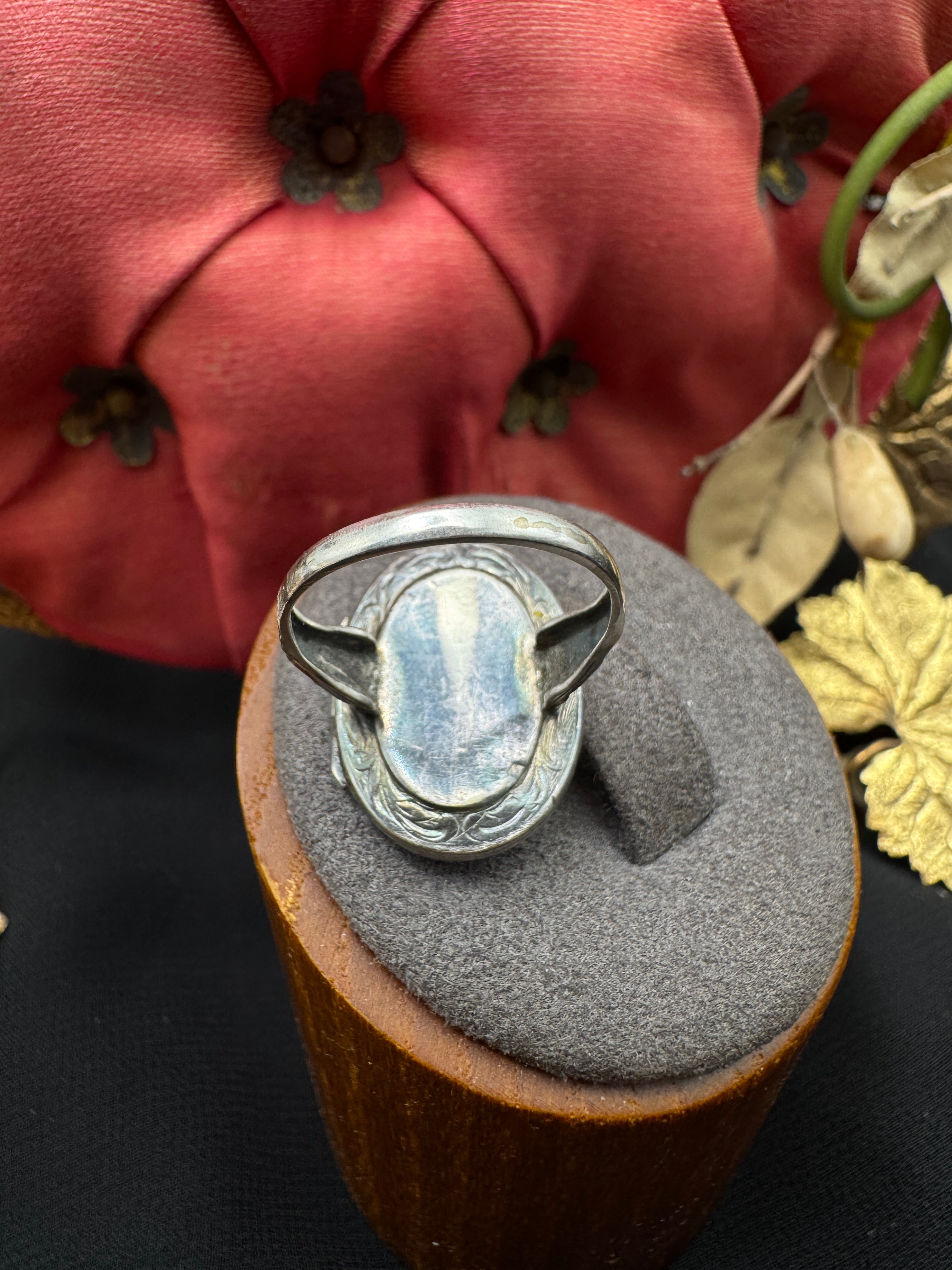 Vintage Sterling Crest Locket Ring